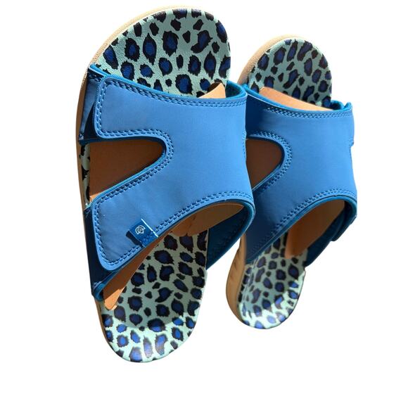 Spenco Women's Kholo Slide Sandal Blue Leopard Size 6 Casual - Picture 7 of 7